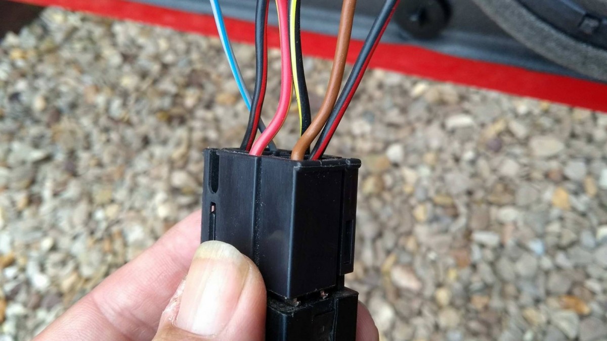 old window winder.jpg
