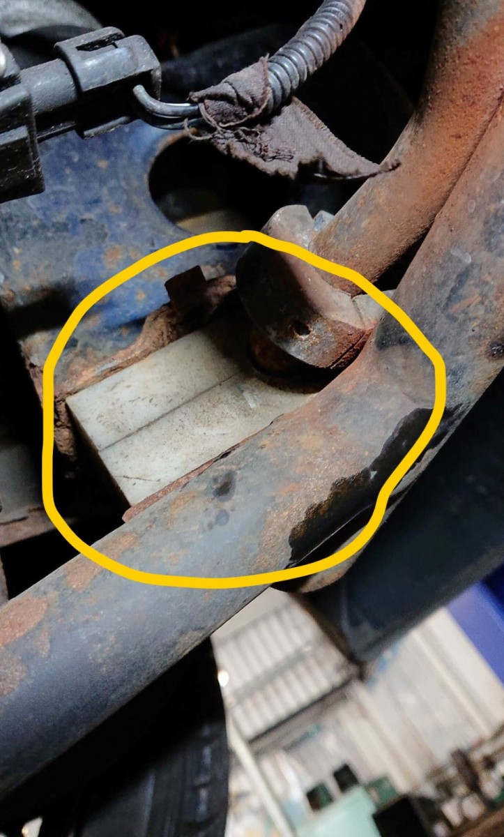 Anti roll bar bushes_LI.jpg