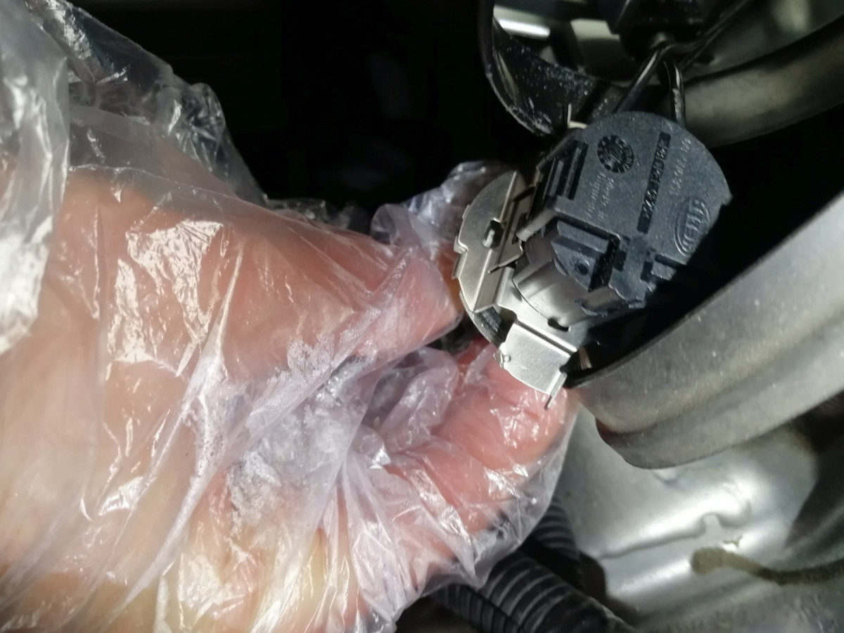 Bulb and Bulb Retainer 04.jpg