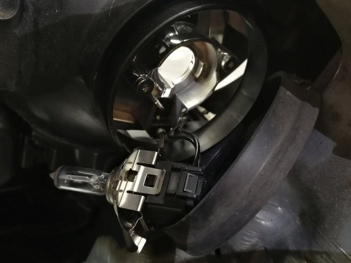 Bulb and Bulb Retainer 05.jpg